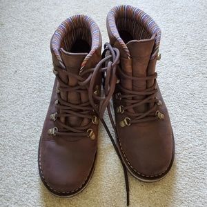 Merrell hiking boots size 8, like new